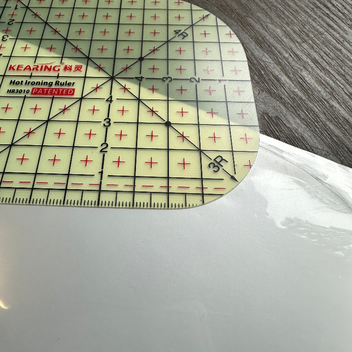 Closeup of a curve corner of a KEARING HR3010, Hot Ironing Ruler, Size: 30x10 cm.